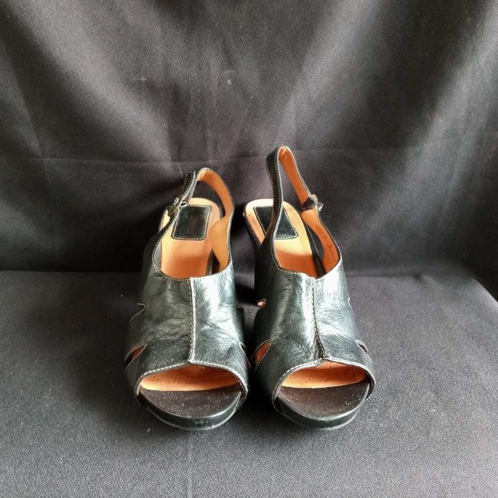 Women's shoes